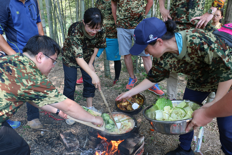 第二天中午埋鍋造飯(2)_副本.jpg 第二天中午埋鍋造飯(2)_副本.jpg