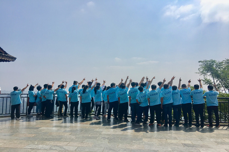 山頂合影(1)_副本.jpg 山頂合影(1)_副本.jpg