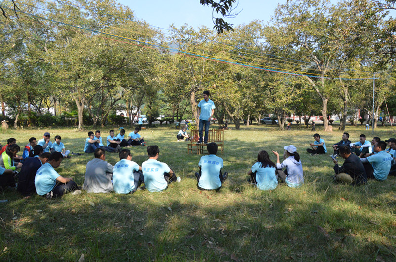 高臺演講(3)_副本.jpg 高臺演講(3)_副本.jpg